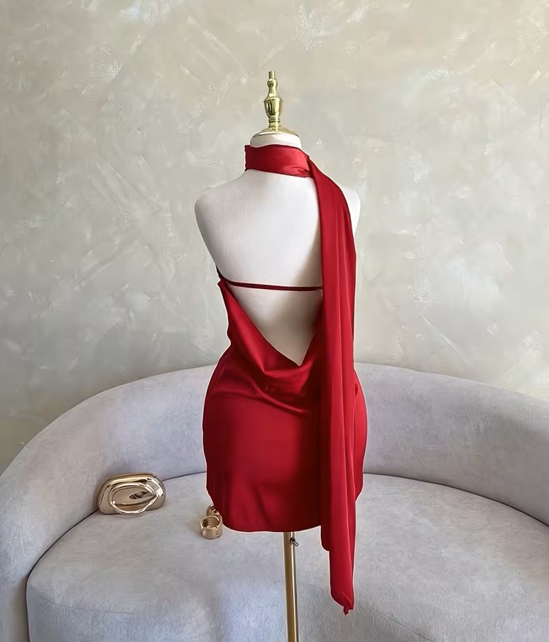 Vestido Satén Halter con Espalda Descubierta 3