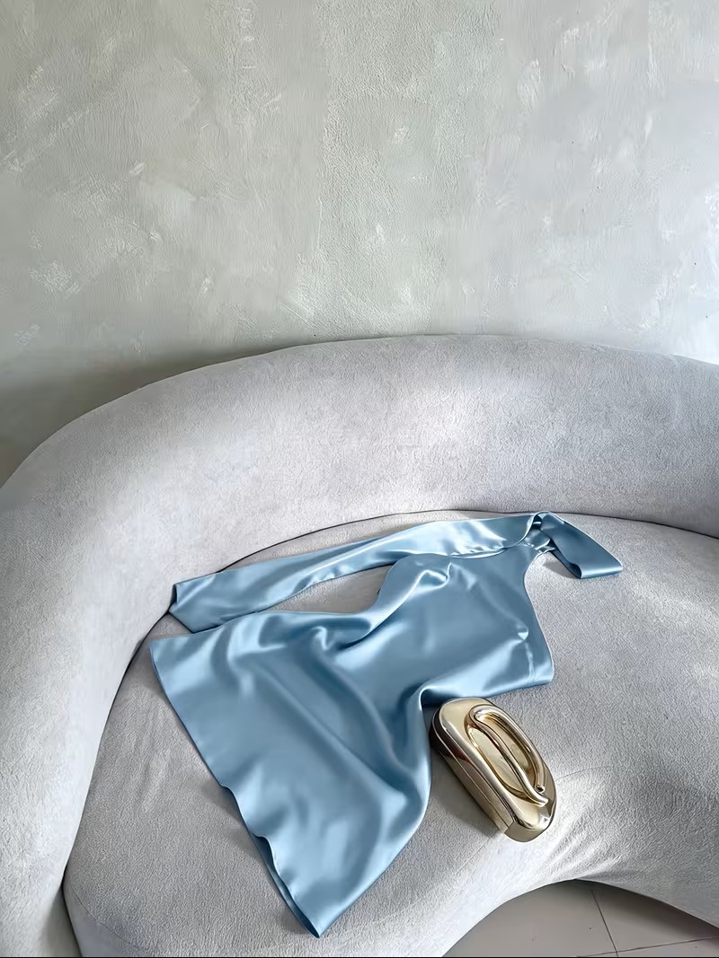 Vestido Satén Halter con Espalda Descubierta 2