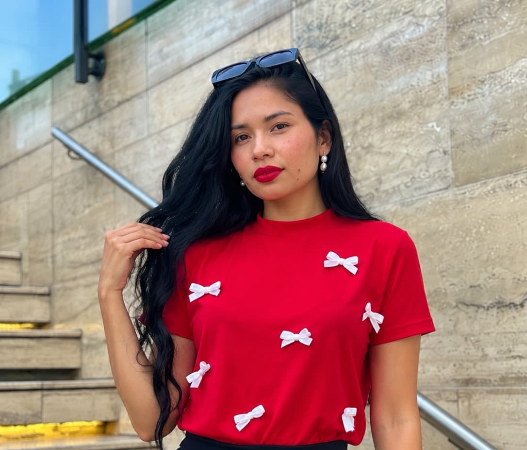 Blusita con Moños Blancos