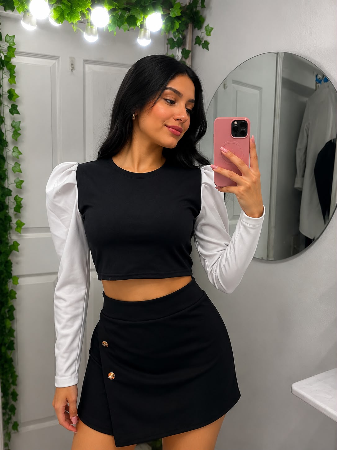 Crop Top Bicolor con Mangas Abullonadas | Elegancia y Tendencia  Descripción: