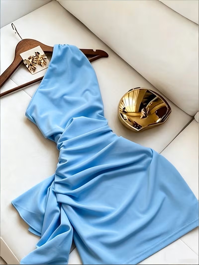 Vestido Corto Satinado con Drapado y Lazo Lateral 1