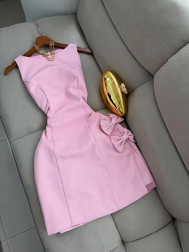 Vestido Elegante con Detalle de Mariposa 1