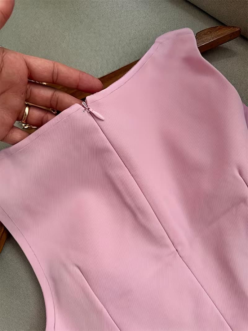 Vestido Elegante con Detalle de Mariposa 2